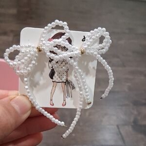 Elegant White Beaded Bow Hair Clip